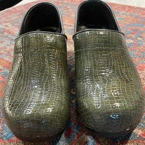 Sanita, Size 40, Moss Green, Alligator print, Shinny, Clogs, Great condition.